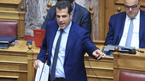 Ψηφίστηκαν με 177 &quot;ναι&quot; τα έκτακτα μέτρα του μεταναστευτικού - Πλεύρης: &quot;Τέλος το παραμύθι με τις μωρομάνες&quot;