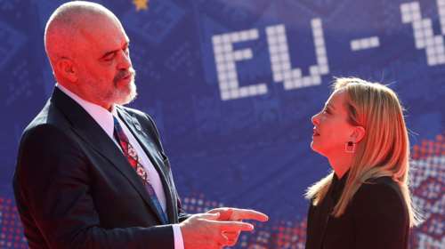 Ιταλία: &quot;Επίθεση&quot; στην Μελόνι – Την λένε &quot;λαϊκίστρια&quot; που &quot;τακτοποίησε&quot; τον απλήρωτο λογαριασμό τουριστών στην Αλβανία