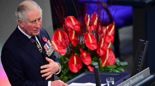 Ο πρίγκιπας Κάρολος στο Βερολίνο για τον εορτασμό της 75ης επετείου από το τέλος του Β&#39; Παγκοσμίου Πολέμου