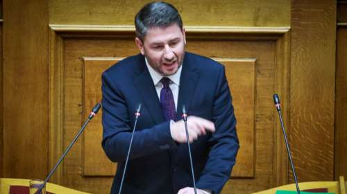 Πρόταση δυσπιστίας- Ανδρουλάκης: Το πρωί καταγγέλατε αποσταθεροποίηση και το βράδυ συνεργάτες σας έπιναν ποτάρες μαζί;