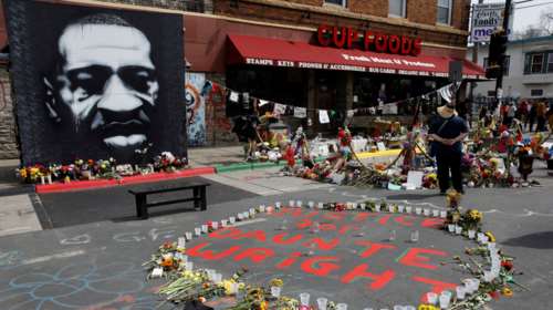 &quot;Ο Τζορτζ Φλόιντ ζητούσε βοήθεια μέχρι την τελευταία πνοή του&quot; - Καταπέλτης ο εισαγγελέας κατά του αστυνομικού