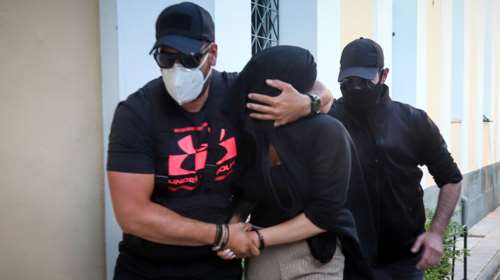 Επίθεση με βιτριόλι: "Θέλει να με δει - θα χωρίσουμε κάποια στιγμή" - Οι σημειώσεις χωρίς... νόημα της 35χρονης