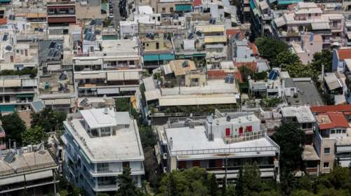 Υπουργείο Περιβάλλοντος: Έως 3 μέτρα το μπόνους ύψους κτιρίων - Τι προβλέπει τροπολογία στη Βουλή