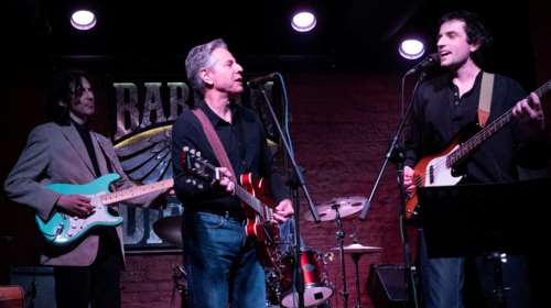 Ο Άντονι Μπλίνκεν ρόκαρε παίζοντας ηλεκτρική κιθάρα στην εμπόλεμη Ουκρανία: &quot;Πήγαινε παίξε στο Χάρκοβο, το Κίεβο είναι Disney&quot;