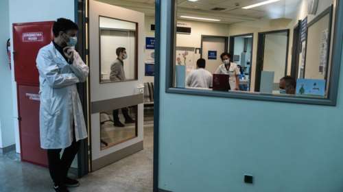 Στο νοσοκομείο και ο πατέρας της 16χρονης που πέθανε από κορονοϊό στη Θήβα