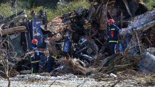 Τραγωδία στα Τέμπη: Μήνυση και αγωγή στον Κώστα Καραμανλή από τον πατέρα 26χρονου θύματος [βίντεο]