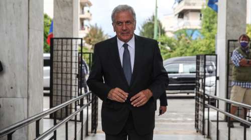 Politico για Qatargate: &quot;Επείγουσα έρευνα για τις επαφές Αβραμόπουλου&quot; - Τον καλύπτει πλήρως η Κομισιόν