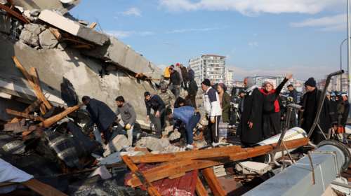 Σεισμός στην Τουρκία: Η δραματική στιγμή διάσωσης ενός 24χρονου - "Έχει ακουστεί μια φωνή" [βίντεο]