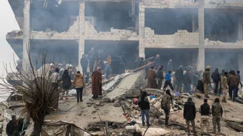 Εικόνες σοκ από τον σεισμό στη Συρία: Σκάβουν με τα νύχια για επιζώντες - Παντού πτώματα και πολικές θερμοκρασίες