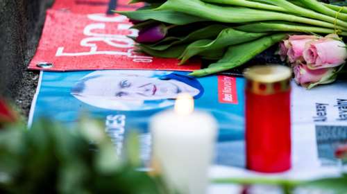 Κύμα οργής στην Ρωσία: Μαζικές εκδηλώσεις στη μνήμη του Αλεξέι Ναβάλνι - Πάνω από 340 συλλήψεις