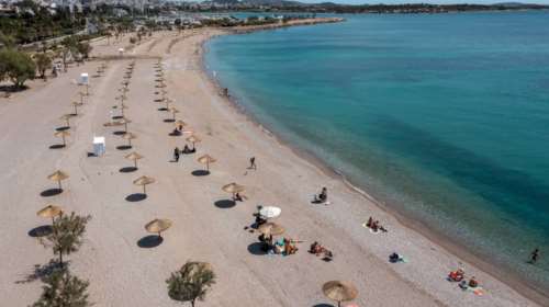 Σε ποιες παραλίες της Αττικής απαγορεύεται το κολύμπι - Ολες οι ακατάλληλες παραλίες από Πειραιά έως Βουλιαγμένη