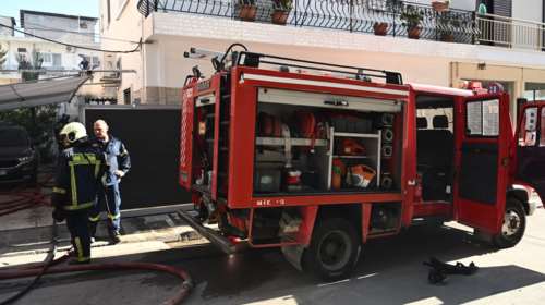 Φωτιά σε ημιυπόγειο στο Περιστέρι - Απεγκλωβίστηκε ηλικιωμένη