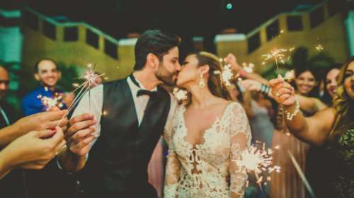 Κορονοϊός: Ακυρώνονται οι... σιωπηλοί γάμοι και οι δεξιώσεις