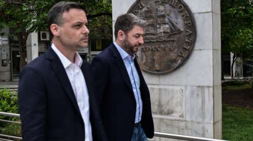 Βράζει το ΠΑΣΟΚ:  &quot;Οι απειλές του αποδεικνύουν την πολιτική αδυναμία του&quot; λένε στον Ανδρουλάκη οι επικριτές του