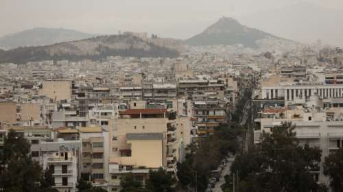 Ο καιρός σήμερα: Λασποβροχή με συννεφιά και σκόνη - Πέφτει η θερμοκρασία