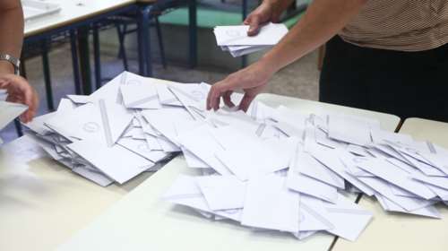 Eteron: Πώς ψήφισαν οι νέοι - Οι αλλαγές από τον Μάιο στον Ιούνιο του 2023 [πίνακες]