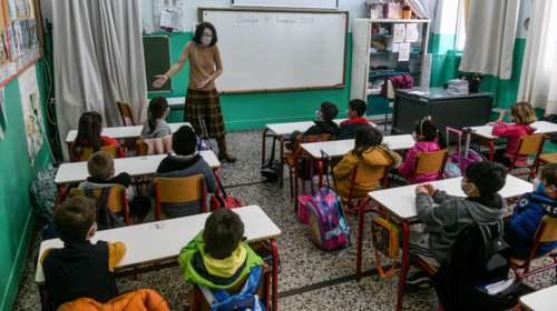 Μακρή: Στις 13 Σεπτεμβρίου θα ανοίξουν τα σχολεία - Τι θα ισχύσει για τους ανεμβολίαστους εκπαιδευτικούς