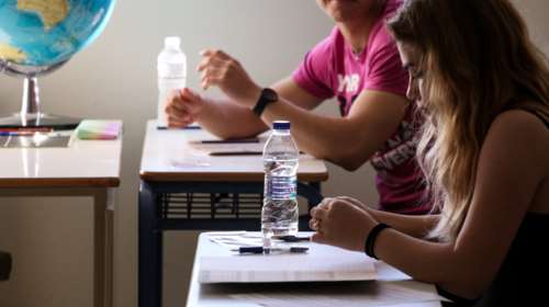 Ξεκινούν σήμερα οι προαγωγικές και απολυτήριες εξετάσεις στο Γυμνάσιο - Τι ισχύει για τις μάσκες