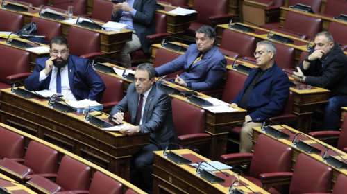 Τροπολογία για αναστολή της κρατικής χρηματοδότησης στους Σπαρτιάτες - Δουδωνής (ΠΑΣΟΚ) : &quot;Κάλλιο αργά παρά ποτέ&quot;