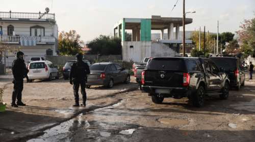 Σε εξέλιξη νέα επιχείρηση της ΕΛΑΣ σε Μενίδι, Ζεφύρι και Ασπρόπυργο παρουσία εισαγγελέα – Δύο προσαγωγές