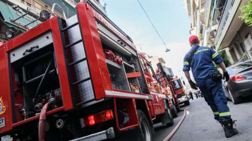 Φωτιά σε συνεργείο αυτοκινήτων στη Λ. Ηρακλείου - Κλειστός ο δρόμος