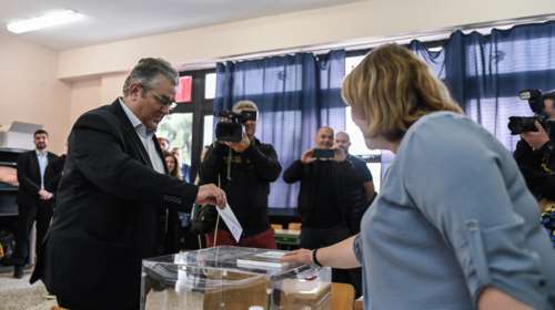 Εκλογές - Στη Λαμία ψήφισε ο Δημήτρης Κουτσούμπας: Ο λαός να ψηφίσει δυναμώνοντας το ΚΚΕ [βίντεο]