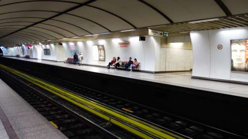 Πτώση ανθρώπου στις γραμμές του Μετρό &quot;Πανεπιστήμιο&quot; - Έκλεισαν προσωρινά δύο σταθμοί