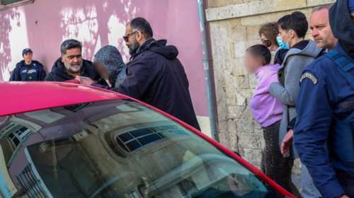 Ηράκλειο: Τα ρίχνει στον σύντροφό της η μητέρα του 3χρονου - &quot;Χτύπούσε το παιδί με το ξύλο της κούνιας, φοβόμουν να μιλήσω&quot;