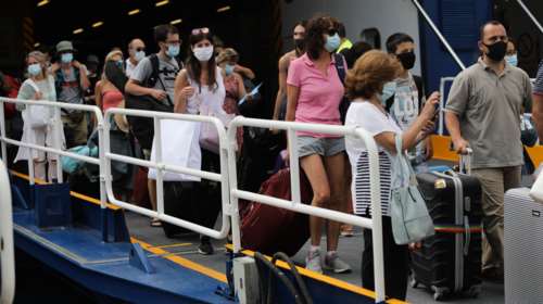 Δημόσια συγγνώμη από την 24χρονη που ταξίδεψε με κορονοϊό - &quot;Ήθελα να ξεσκάσω&quot; [Βίντεο]