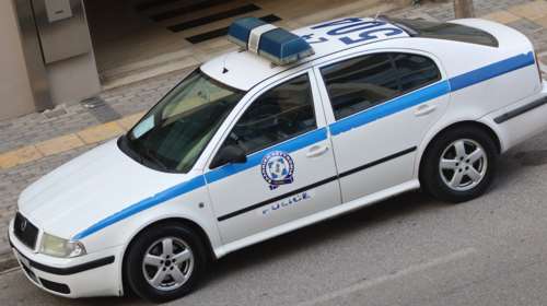 Συνελήφθη 20χρονος για πυροβολισμούς με καλάσνικοφ έξω από σπίτι στο Μαραθώνα