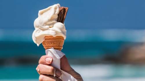 Το πιο εύκολο σπιτικό παγωτό με γιαούρτι - Γρήγορο, δροσερό και αφράτο