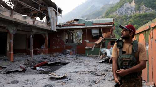 &quot;Θα εκδικηθούμε για κάθε ρανίδα αίματος αυτών των μαρτύρων&quot; - Οργή στο Πακιστάν για τα πυραυλικά πλήγματα της Ινδίας