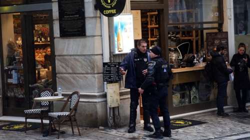 Ερμού: Καλά νέα για την 22χρονη κοπέλα μετά το χειρουργείο- Επικοινωνεί, παραμένει στην ΜΕΘ αλλά χωρίς διασωλήνωση