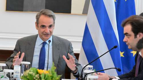 Η κυβέρνηση αντιμέτωπη με γενικευμένη δυσφορία λόγω ακρίβειας - Νέος σκόπελος το κόμμα Σαμαρά