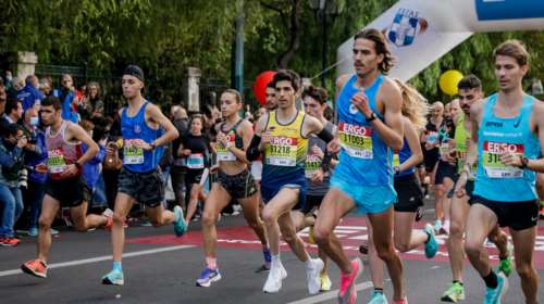 Αυθεντικός Μαραθώνιος Αθήνας: Επέστρεψε με 9.800 δρομείς από 83 χώρες - Live η κίνηση στους δρόμους