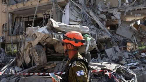 Φλέγεται η Μέση Ανατολή: Τρεις νεκροί στα αντίποινα του Ιράν με ολονύκτιες πυραυλικές επιθέσεις - Σφυροκοπά την Τεχεράνη το Ισραήλ