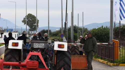 Οι αγρότες σηκώνουν τις μπάρες των διοδίων - Συνεχίζονται οι κινητοποιήσεις [βίντεο]