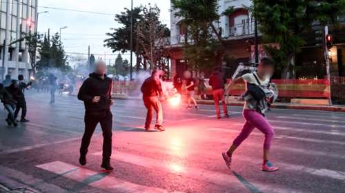 Ναυάγιο στην Πύλο: Ποινική δίωξη για κακούργημα στους 21 συλληφθέντες από τα επεισόδια στο κέντρο της Αθήνας