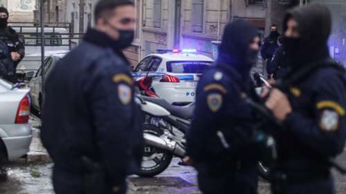 Συνελήφθη άμεσα ο ληστής με τη χειροβομβίδα σε τράπεζα της Αργυρούπολης