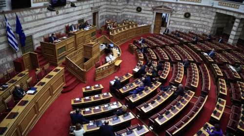 Βουλή: Ψηφίστηκαν οι ρυθμίσεις για την ενίσχυση του ΕΣΥ και την παρακολούθηση της φαρμακευτικής δαπάνης