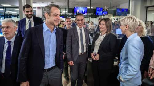 Επίσκεψη Μητσοτάκη στην ΕΡΤ: Ανοιχτή η αναπροσαρμογή των απολαβών του προσωπικού