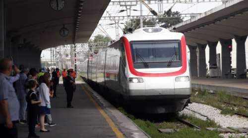 Hellenic Train: Επανέρχονται τα δρομολόγια Αθήνα – Θεσσαλονίκη μετά την παράδοση της γραμμής στη Σήραγγα των Τεμπών