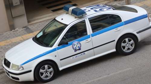 Βόλος: Νταής σύζυγος έσπασε την εξώπορτα και απείλησε να σκοτώσει την πρώην σύζυγο και τον γιο τους