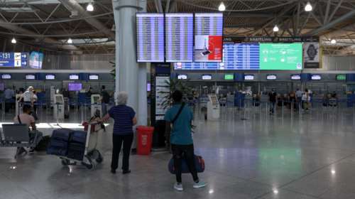 Κορονοϊός: Διακόπτονται οι πτήσεις από Βαρκελώνη - Όλες οι νέες ταξιδιωτικές οδηγίες