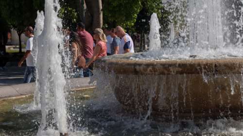 Ο Δήμος Αθηναίων ρίχνει το μπαλάκι στο Υπουργείο για το σιντριβάνι στο Σύνταγμα: &quot;Μήπως να τα βρουν μεταξύ τους για να μην εκτίθενται;&quot;
