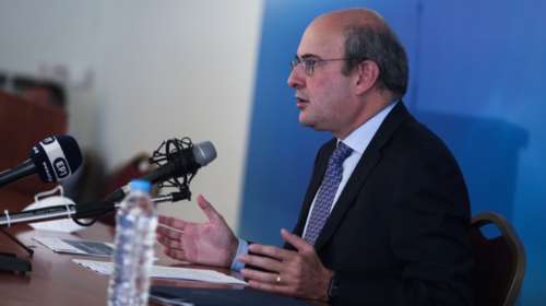Πυρά Χατζηδάκη για την ομιλία Τσίπρα: Έκανε το ψέμα επιστήμη - Είναι θέμα Δημοκρατίας