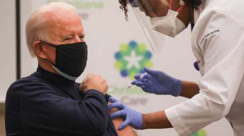 Τζο Μπάιντεν: Έκανε το εμβόλιο της Pfizer μπροστά στις κάμερες [εικόνες-βίντεο]