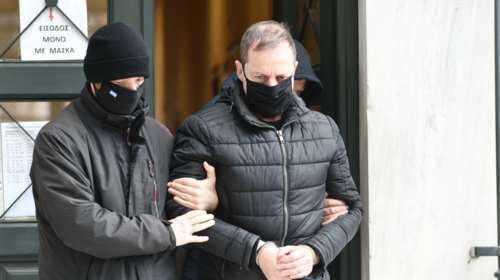 Υπόθεση Λιγνάδη: &quot;Με βίασε&quot; καταγγέλλει ο τρίτος μηνυτής - &quot;Δεν τον γνωρίζω&quot; υποστηρίζει ο σκηνοθέτης