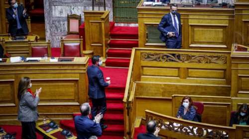 Εξηγήσεις Μητσοτάκη στον Φίλη μετά το σχόλιό του στη Βουλή περί ευπαθών ομάδων