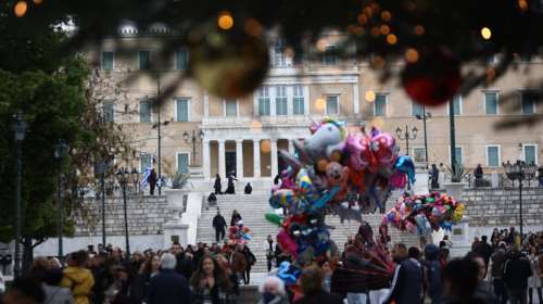 Εορταστικό ωράριο: Σε γιορτινούς ρυθμούς η αγορά - Οι 3 Κυριακές που θα είναι ανοιχτά τα μαγαζιά